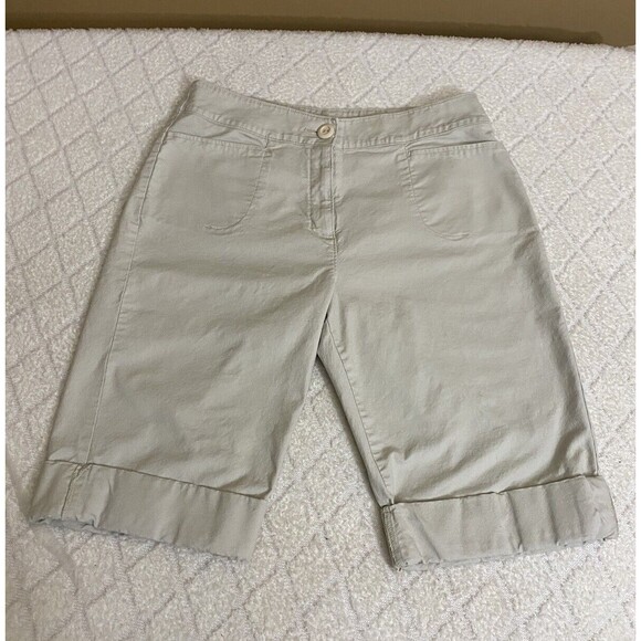 Woolrich Pants - Vintage Woolrich Women’s Beige Shorts Front/back Pockets Size 10